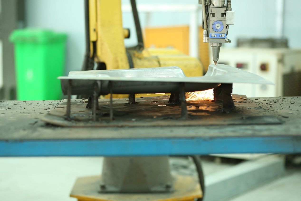 Sistem Pengumpanan Otomatis Debabrother Mencapai Penyampaian yang Efisien dan Presisi